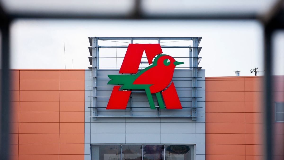 Shopper Park Plus Warsaw/poland,June,30,,2019,View,Of,Auchan,Supermarket,Logo,,Entrance