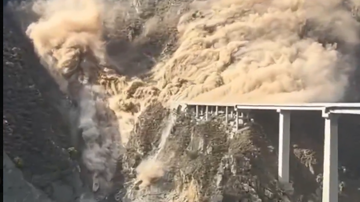 Sokkoló videó, pár hónappal az átadás után összeomlott a Hongqi-híd Kínában