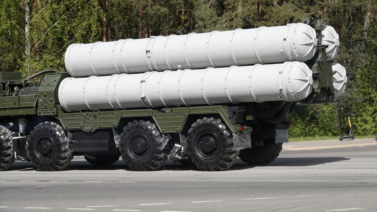 Russian,Oreshnik,Missiles,On,A,Tractor-trailer.,What,The,Oreshnik,Missile