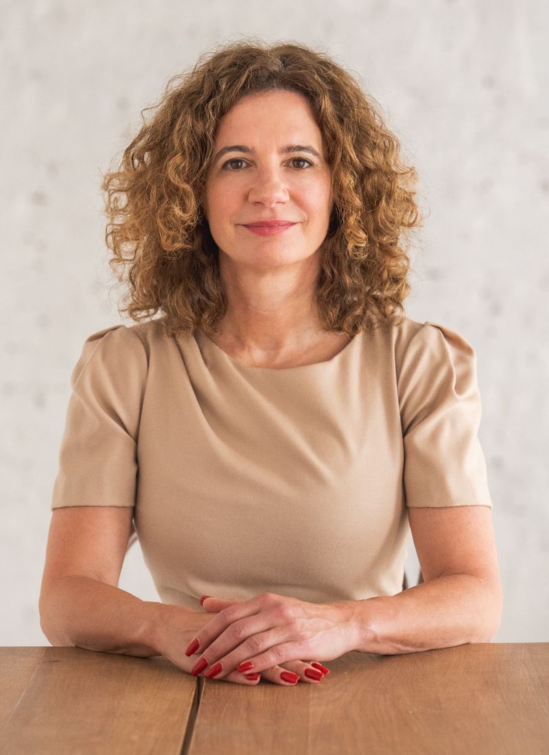 Dr. Ficzere Andrea szerző profilképe