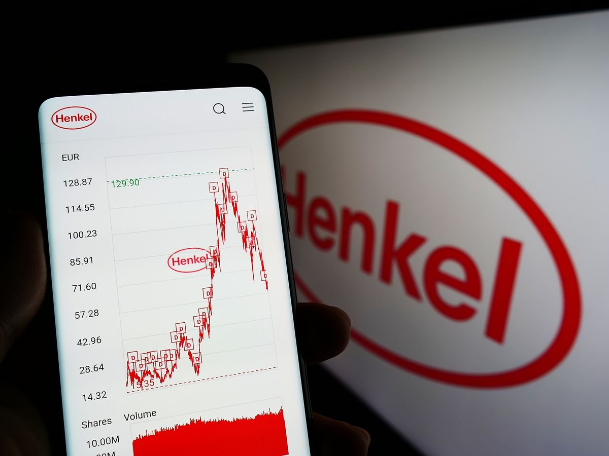 henkel Stuttgart,,Germany,-,06-04-2022:,Person,Holding,Cellphone,With,Website,Of