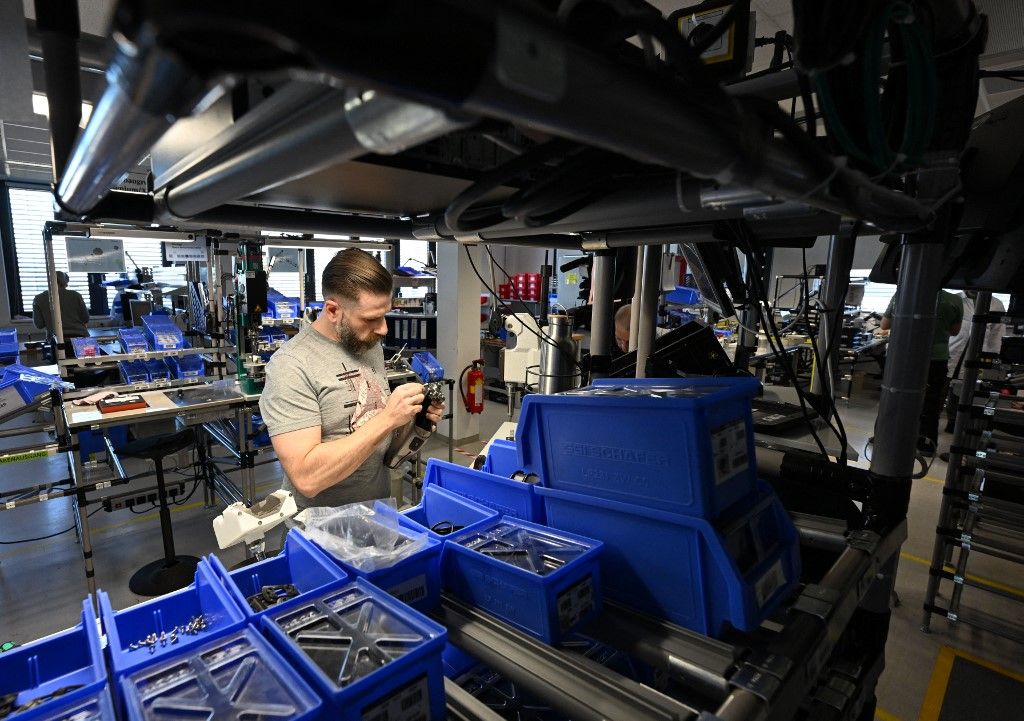 Ausztria a turizmusban már nagyjából magához tért, az iparban azonban nem, és tartós problémává vált a munkanélküliség – nem ehhez szoktak, nem ezt remélték