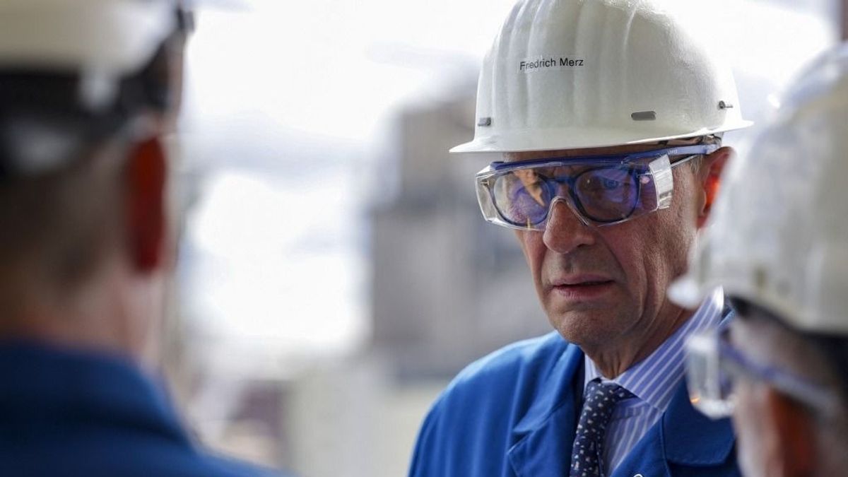 Németország nem csak az autóiparát bukhatja el: itt lista, mely termékeit söpri ki a világból a háború – Merz már tudja, beállt Orbán mögé a sorba