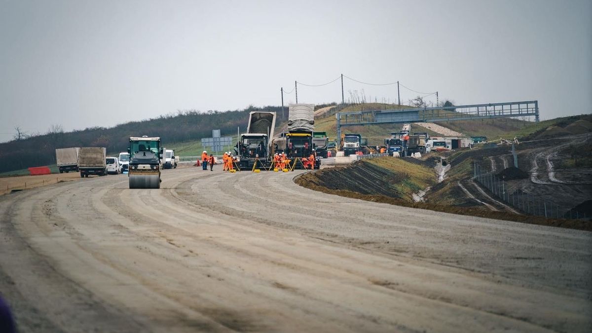 Végre: bejelentették az új pontos dátumot, mikor adhatják át Magyarország kettészakadt autópályáját, ez nagy meglepetés - videó 