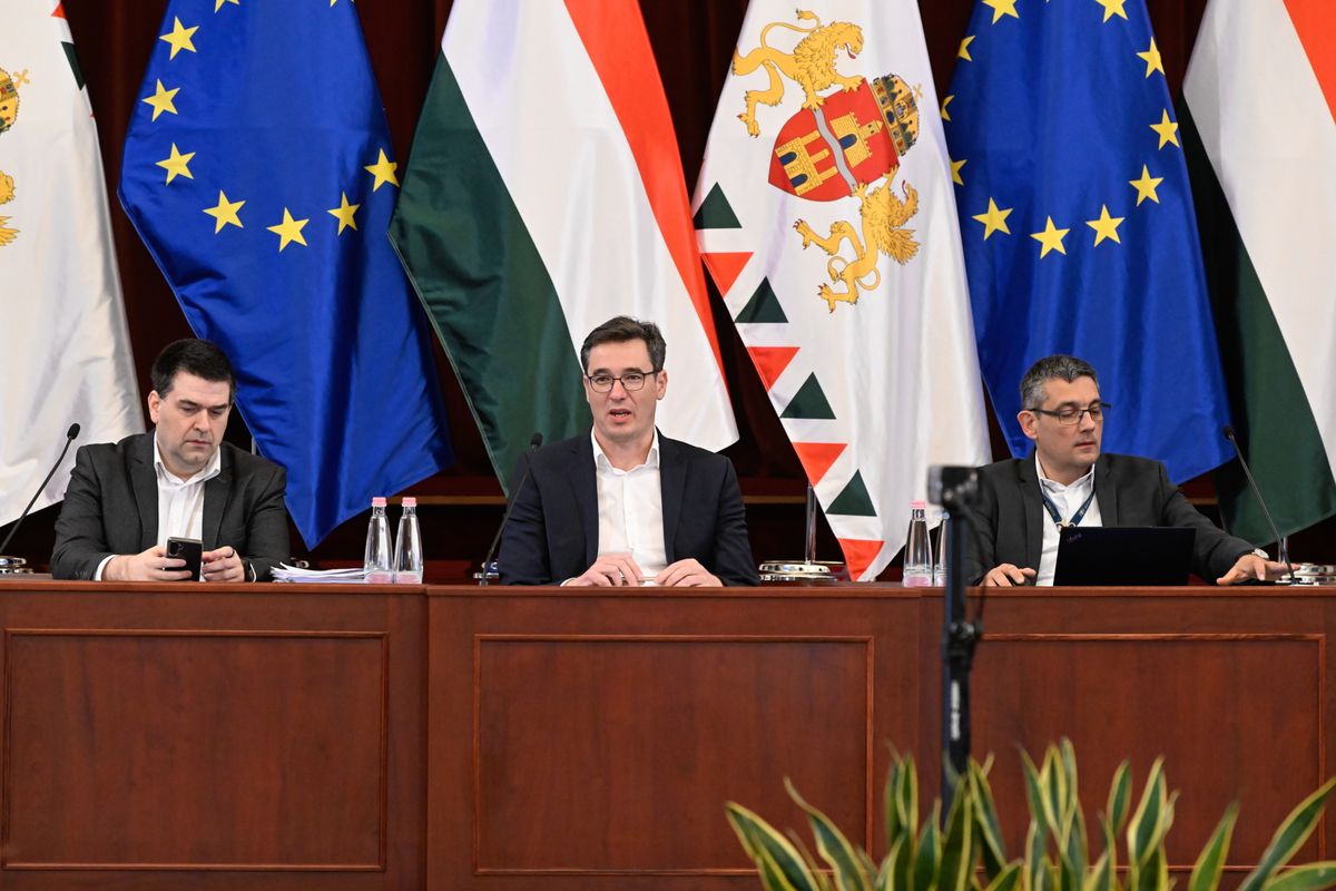 Budapest KARÁCSONY Gergely; SZÁMADÓ Tamás; KISS Ambrus