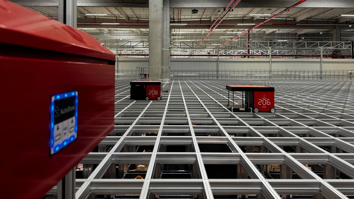 Robotok költöztek Biatorbágyra: bődületes, több tízmilliós beruházással rukkolt elő Kifli – csúcstechnológiával hasít az online szupermarket 