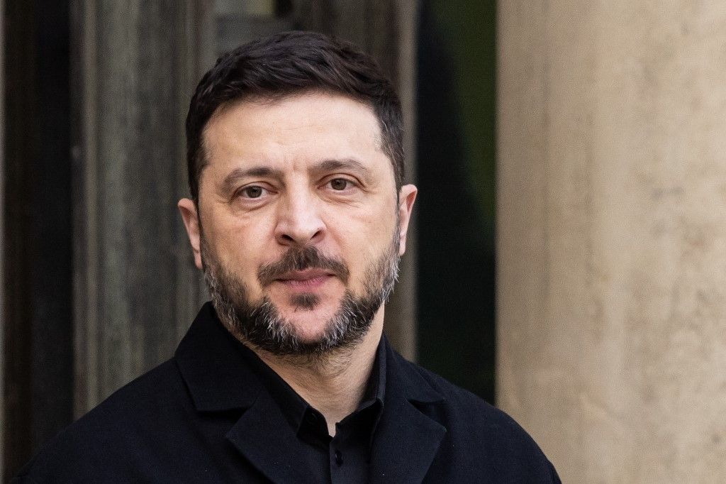 President Macron Welcomes President Zelensky And His Wife Zelenska In Paris. Elege lett Zelenszkijből a budapesti békecsúcs legfőbb riválisának: a török elnök figyelmeztette az ukránokat Elege lett Zelenszkijből a budapesti békecsúcs legfőbb riválisának: az elnök figyelmeztette az ukránokat – "Semmivel nem lehet igazolni ezeket a támadásokat