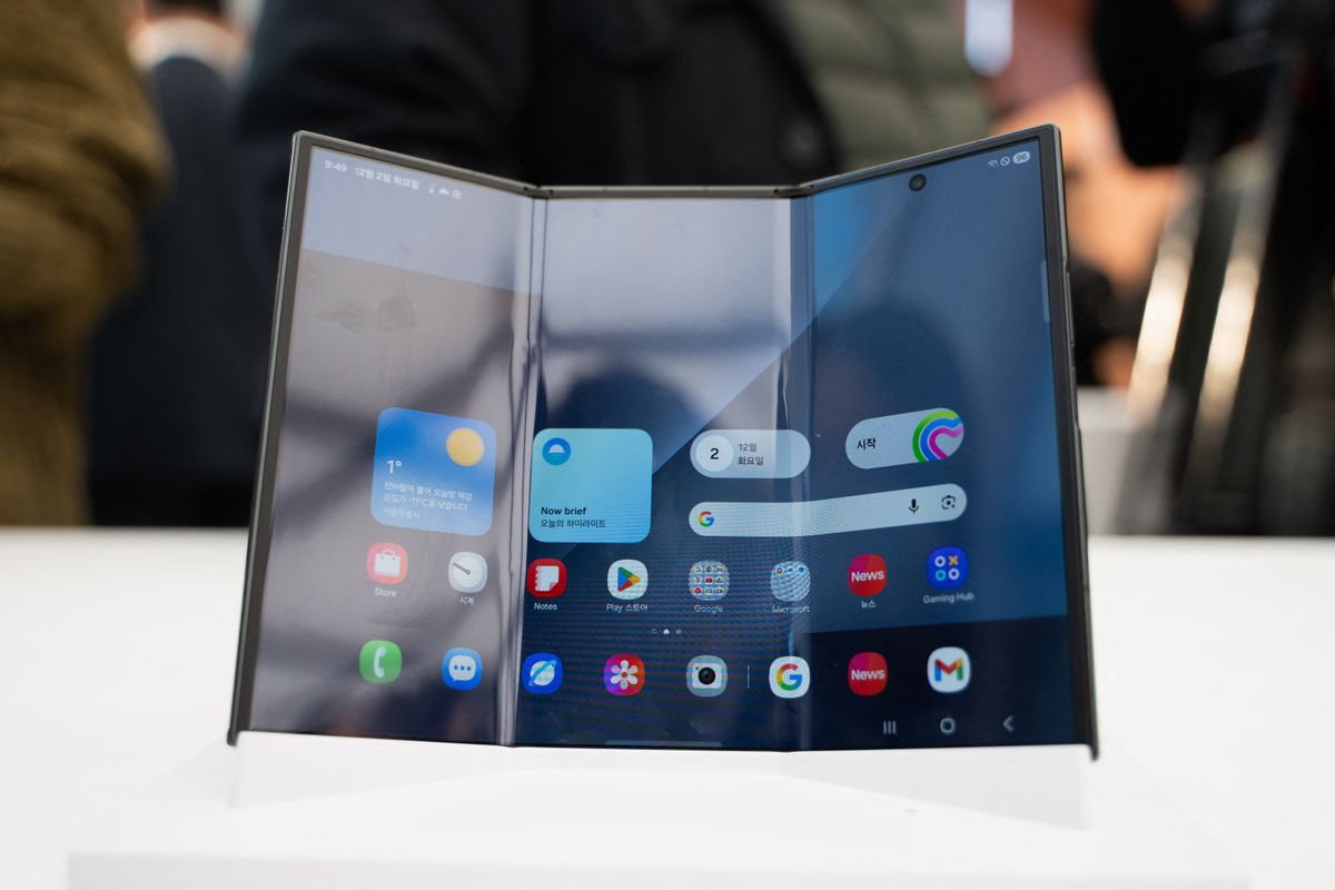 Tripla kijelzővel támad a Samsung: a Galaxy Z TriFold teljesen átrendezheti a hajlítható okostelefonok piacát – az Apple felkötheti a gatyáját