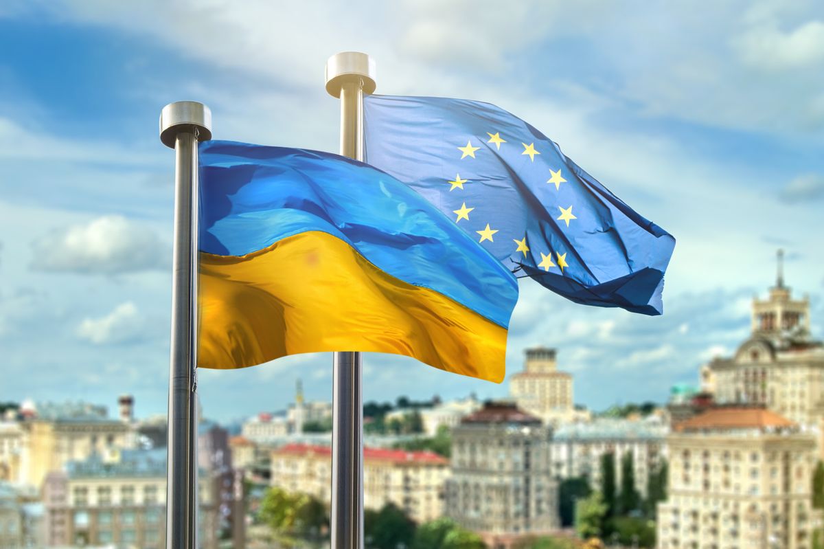 európa Flags,Of,Ukraine,And,European,Union,Against,Kyiv,On,Background