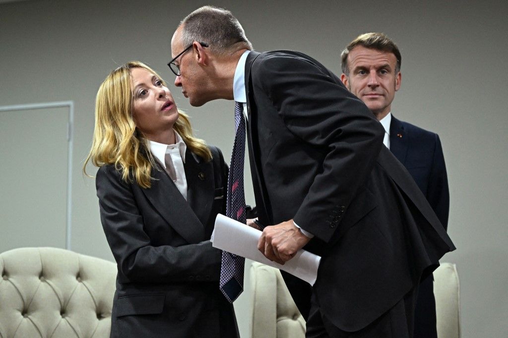 Meloni, Merz, Macron – a trükkös hármas: vajon ki van kivel?