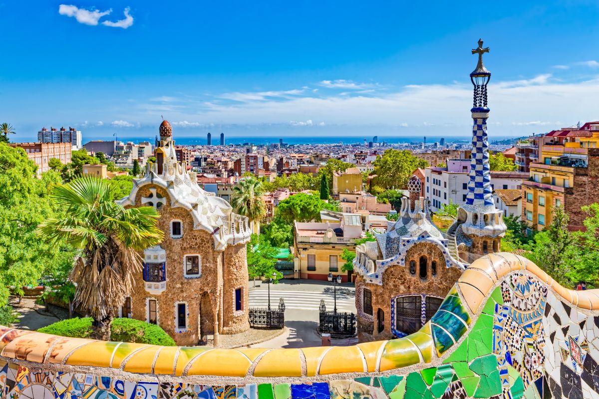 Soha nem látott számú külföldi turista érkezett Spanyolországba 2025-ben. Barcelona.,Gorgeous,And,Amazing,Park,Guel.,Spain.