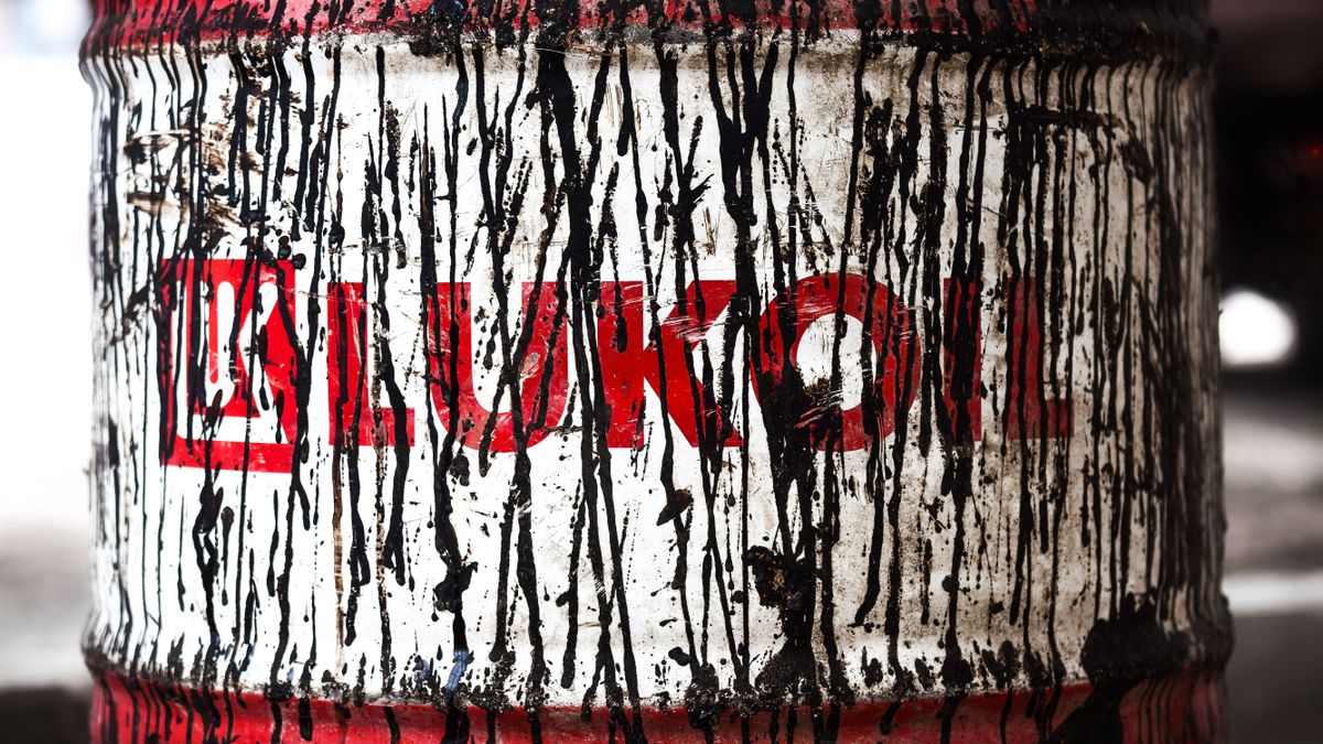 Ex pornócsászár csapna le a Lukoilra – elvi okokra hivatkozik és nagyon titokzatos – most kiderül, mit lép az orosz óriás 