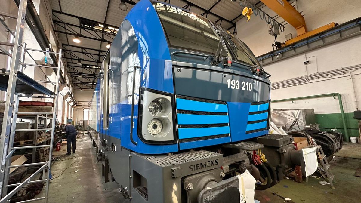 MÁV, mozdony, Vectron Nem akárkit fotóztak le a MÁV legújabb mozdonyán: külföldi sztárpolitikus magyarázta el, hogyan működik a Siemens Vectron