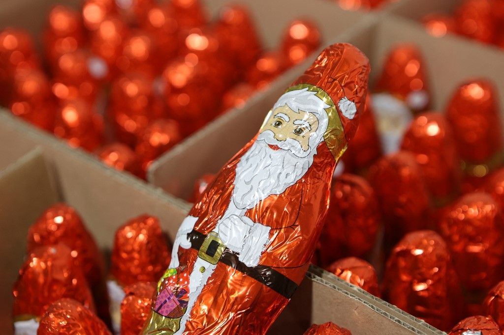 Production for the Christmas season in the chocolate factory csoki mikulás