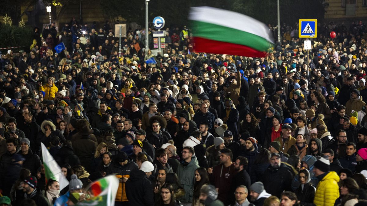 Anti-government demonstration in Sofia bolgár sztrájkhullám bolgár közszféra