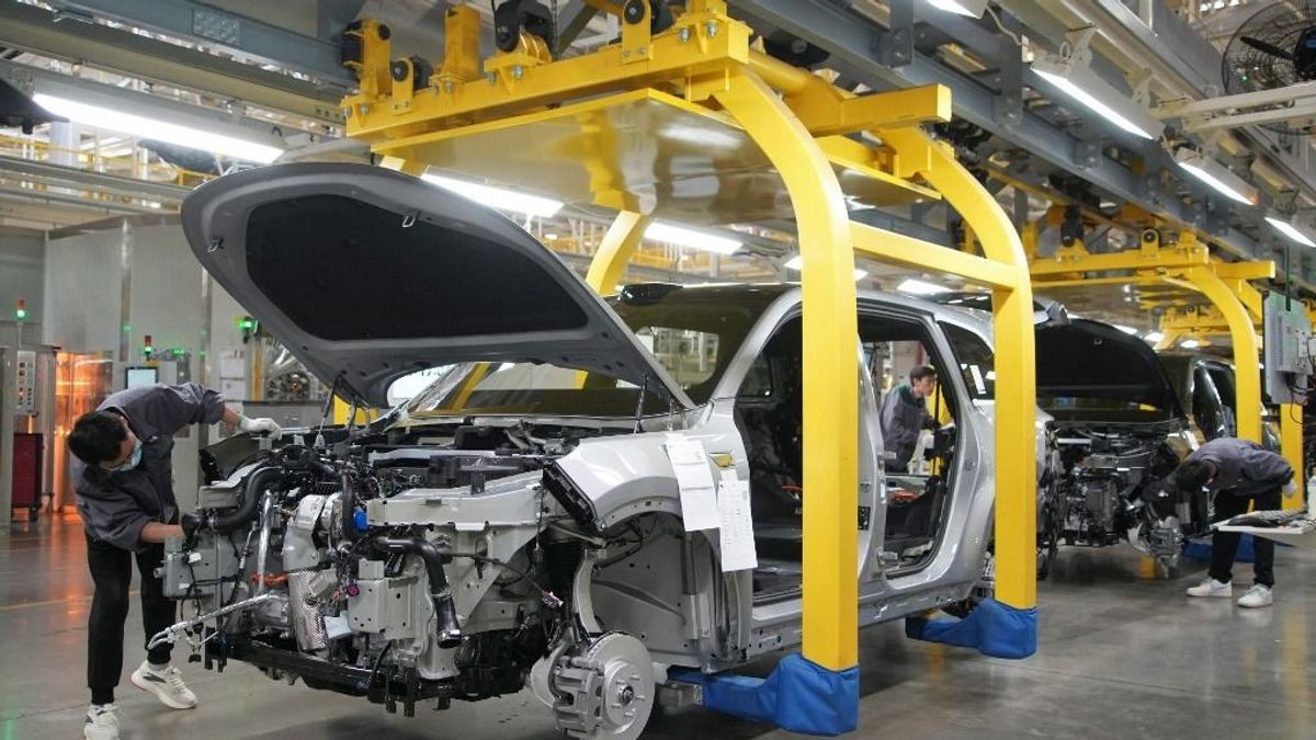 Megszabná Brüsszel a Kínából behozott autók árát, tárgyal is róla, a pekingieket azonban nem ejtették a fejükre 