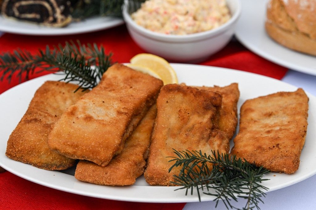 Annual Christmas Food Handout For People In Need In Krakow hal