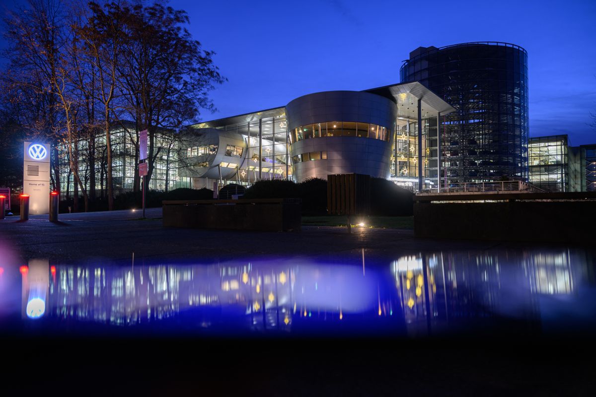 Transparent factory ceases production
Volkswagen autógyár
Drezda, Németország