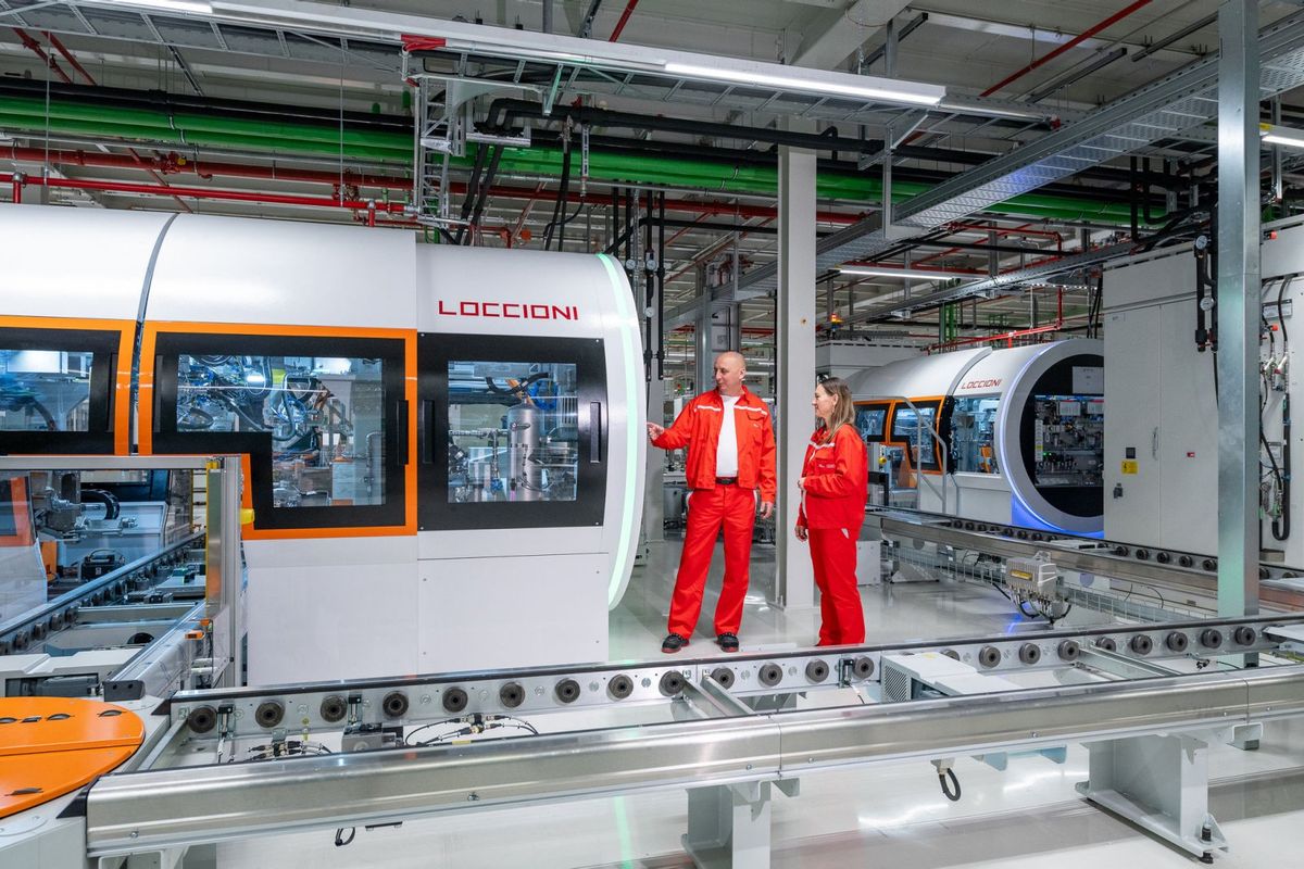 Hivatalos bejelentés: soha nem látott változás jön a győri Audi-gyárban – az elektromos autók miatt következik be Soha nem látott változás jön a győri Audi-gyárban – elstartolt az MEBeco előszéria gyártása