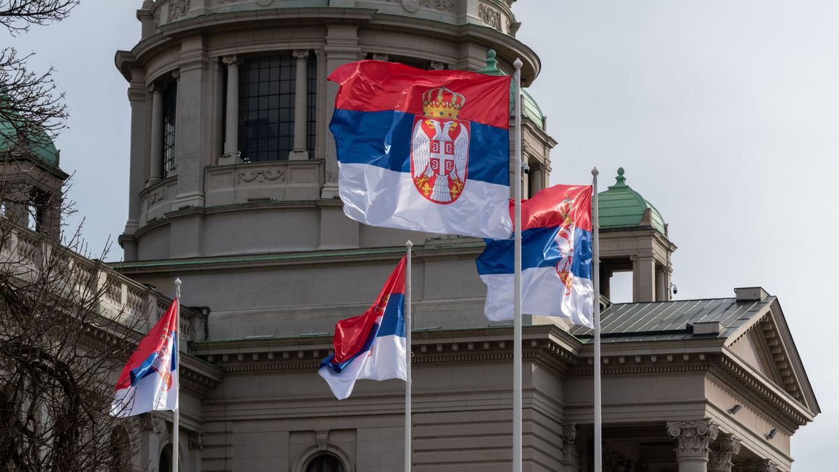 Szerbia, parlament, szerb zászló, szerb zászlók