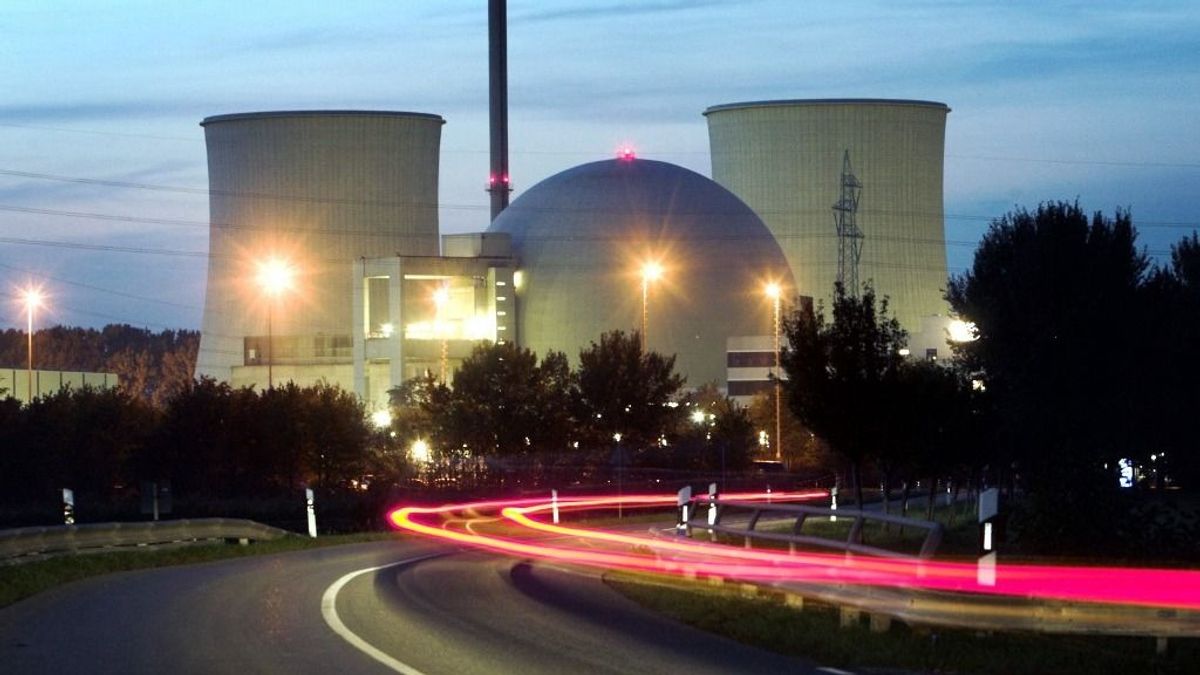Németország nem hallgat senkire: felrobbantja a legendás atomerőművét, ami a világ egyik legnagyobbja volt – videón a Biblis elpusztítása