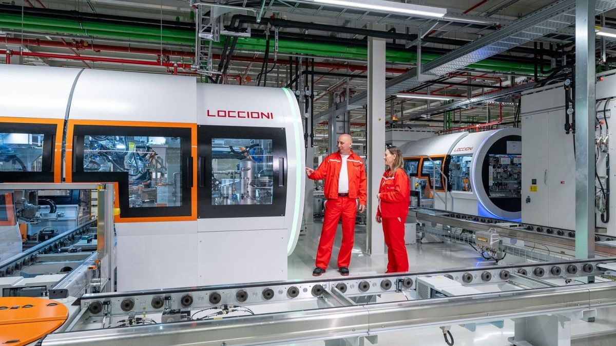 Hivatalos bejelentés: soha nem látott változás jön a győri Audi-gyárban – az elektromos autók miatt következik be 