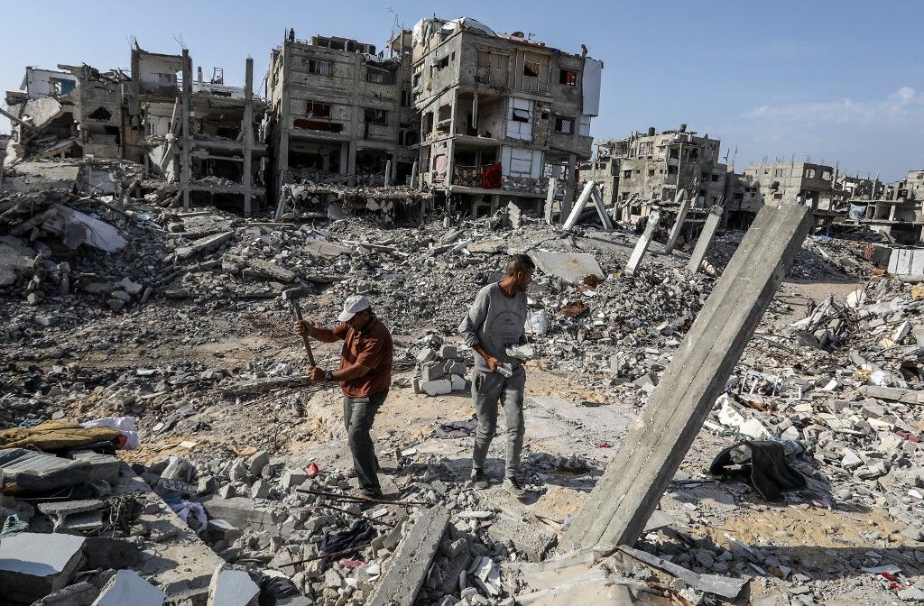 Displaced Palestinians in Khan Yunis face asbestos risks amid rebuilding efforts