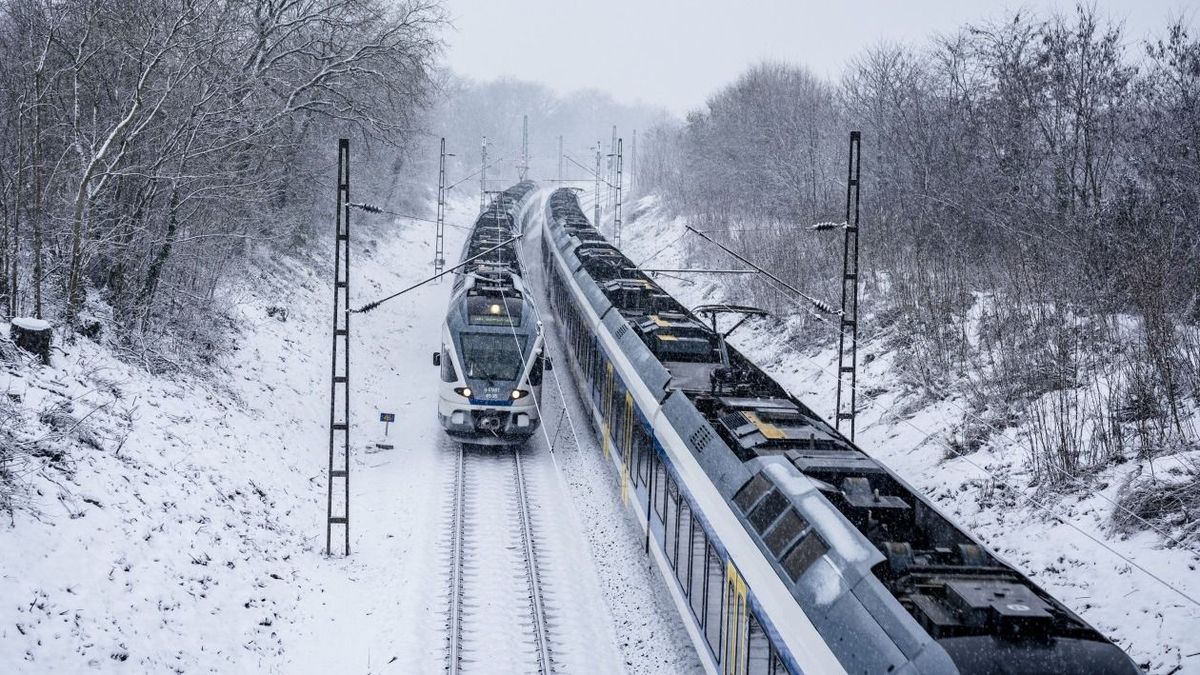 Minél többen vesznek jegyet előre, annál több vonat indul — a MÁV az év utolsó napjaiban is mindenkit hazajuttat 