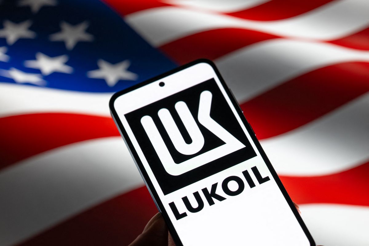 Kritikus pontra jutott a Lukoil North America: két kisbank tarthatja életben a hálózatot