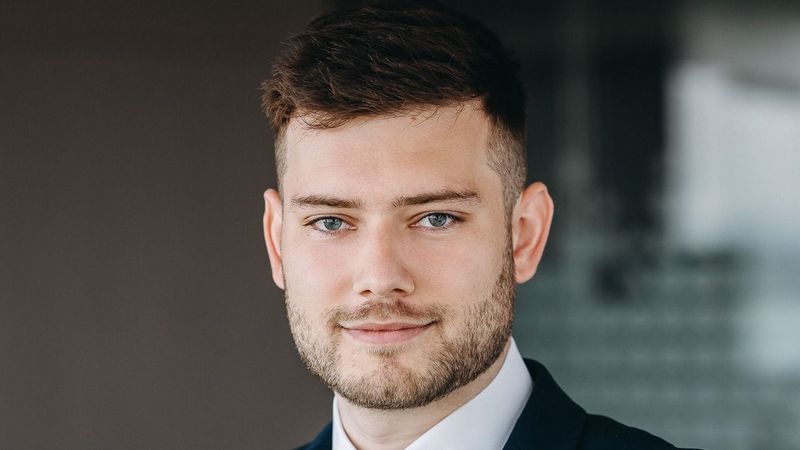 Karikás Krisztián szerző profilképe