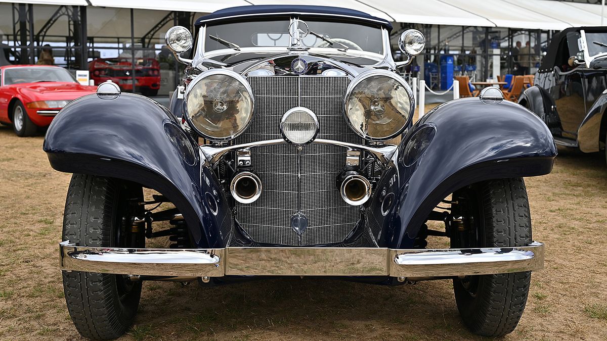 Milliárdokat érő veterán autóflotta porosodott egy svájci garázsban – fotókon a különleges oldtimerek 