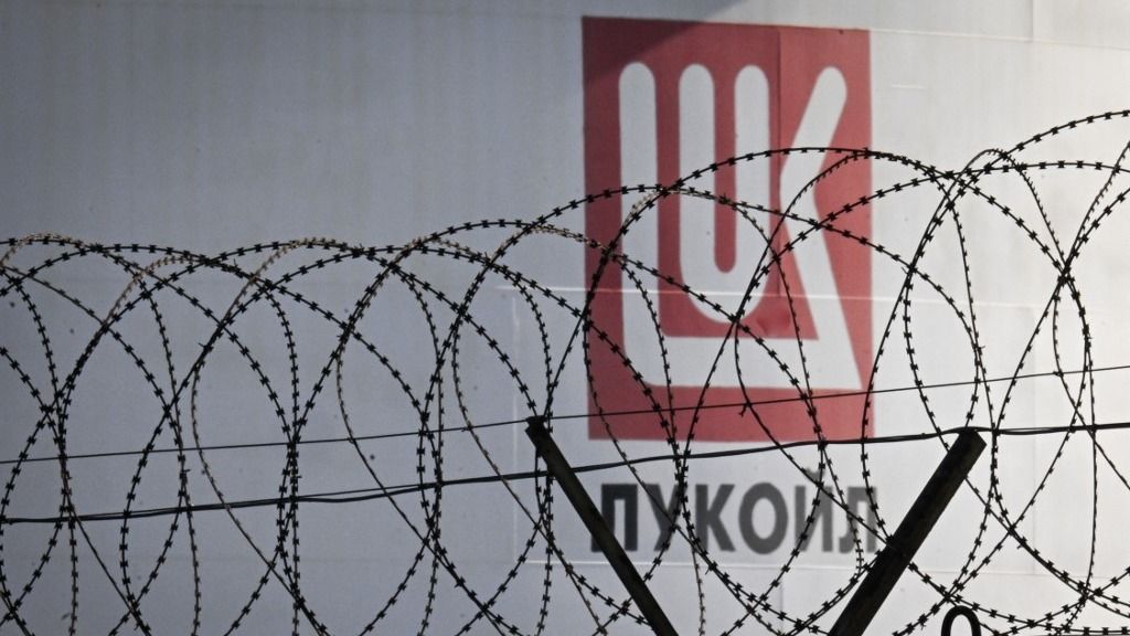 La Bulgarie adopte une loi pour prendre le contrôle de la raffinerie de Lukoil dans le pays