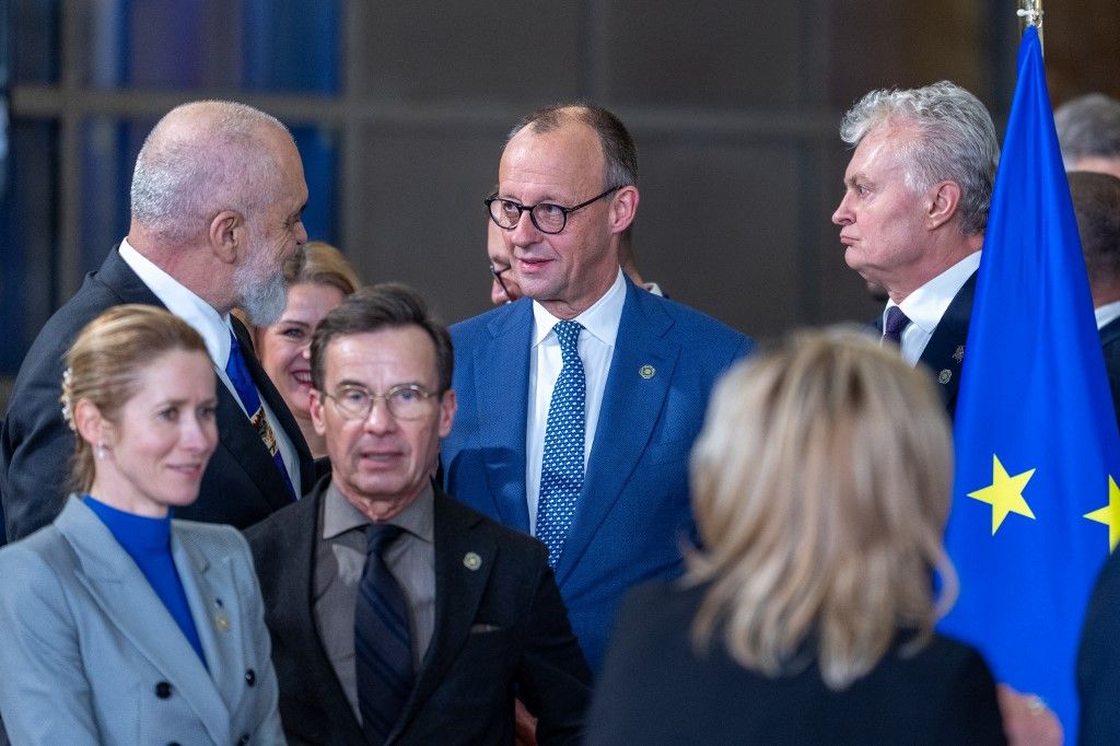 Georgia EU-csatlakozása: a bővítési csúcson ők nem voltak ott, a litván elnök (felül jobbra) igen, majd megérkezett Volodimir Zelenszkij ukrán elnök is, a "nagy" csúcs résztvevőjeként