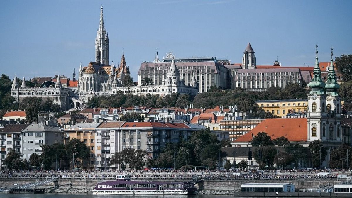 Ömlik a pénz Amerikából Magyarországra szép évet várva, a vert mezőnyben a lengyelek és a románok