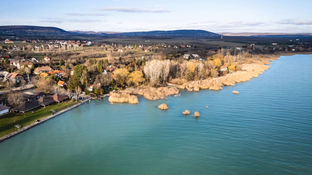 Balaton parti luxus: indul a látványos villaprojekt, beszállt a tőzsde nyári sztárcége is