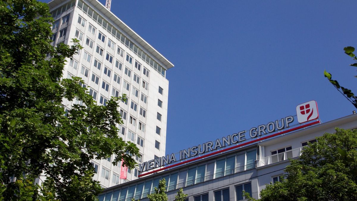 Egyszemélyes Mikulás-raliba kezdett a BÉT-en jegyzett biztosító, persze nem véletlenül 