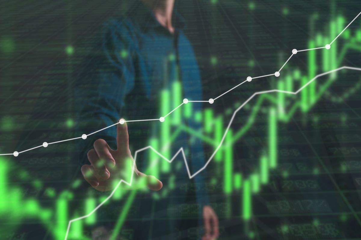 Businessman,Analysing,Trading,Up,Trend,Line,Graph,In,Bull,Market,, január,