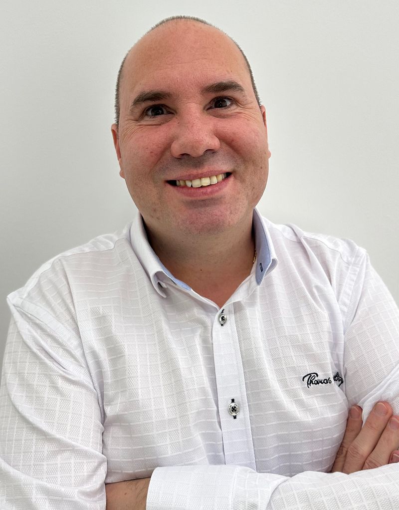 Kárpáti Zsolt szerző profilképe