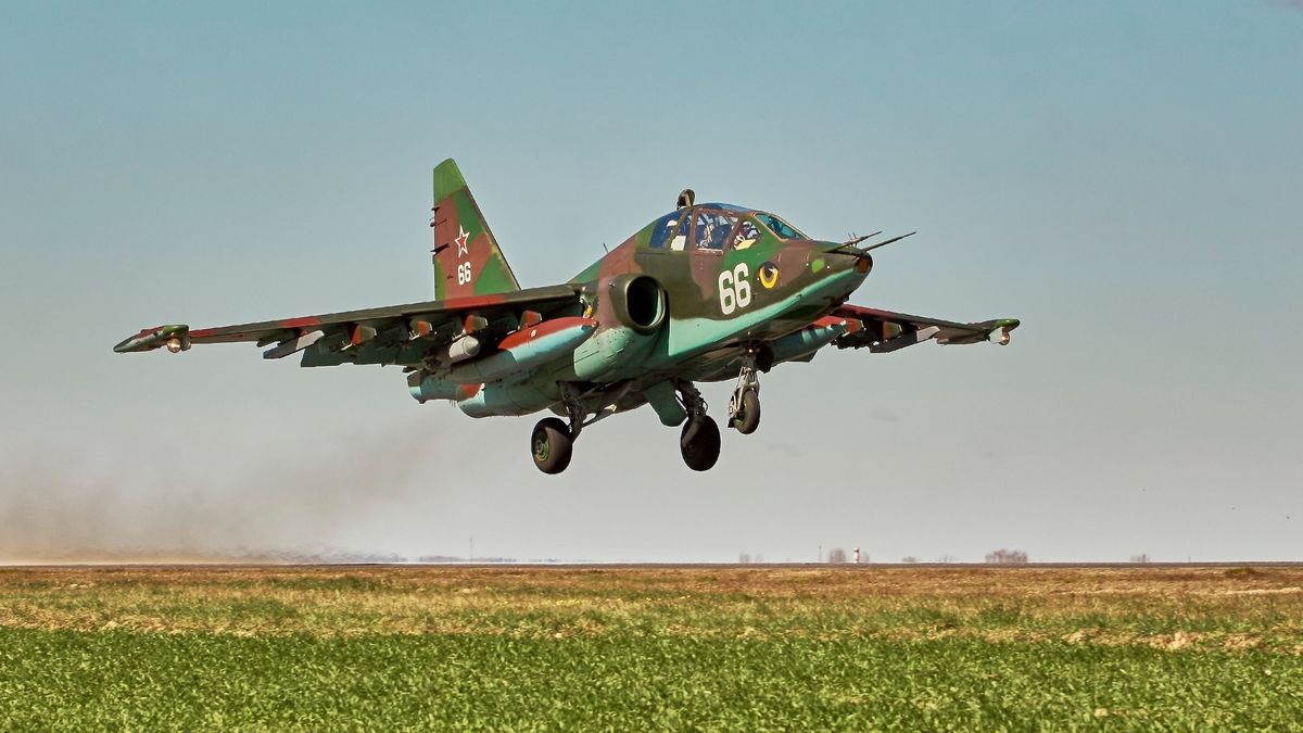 Su25,Frogfoot,Attack,Aircraft,Close,Up,In,The,Sky,With Két korszak találkozása: Észak-Korea az évtizedes Szu-25-ös gépekre modern cirkálórakétákat szerelt