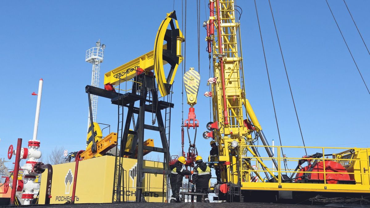 Lukoil: térdét csapkodja a kínai vevő, olyan olcsón kapott orosz olajat a szankciók miatt – ilyet se láttunk még az idén 