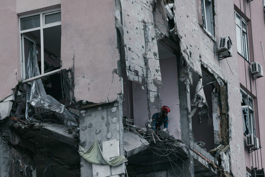 UKRAINE-KYIV-SHADED-DRONE-STRIKE-DAMAGE-27-12-2025 orosz ukrán drón