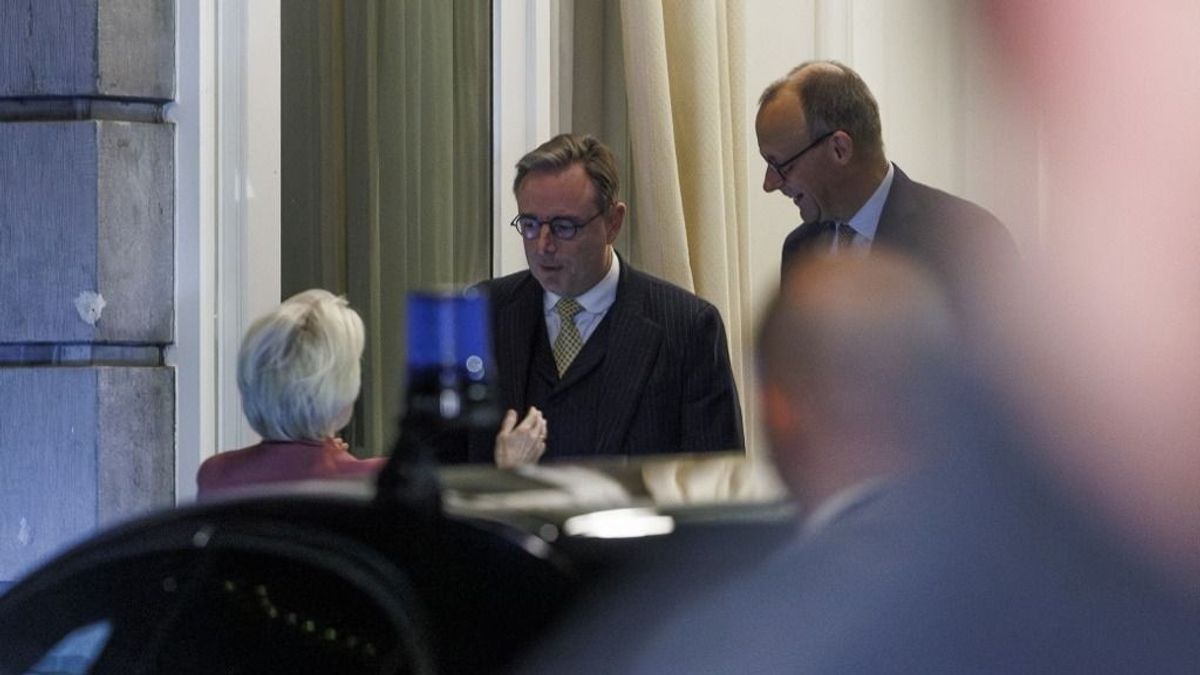 Totális fordulat: Belgium az utolsó pillanatban felszarvazta Ursula von der Leyent, nincs alku a befagyasztott orosz vagyonról - titokban több tagállam Orbán Viktor mögé állt 