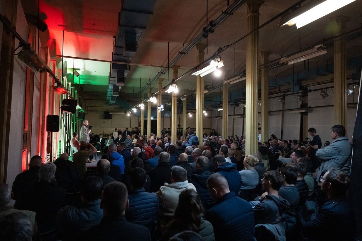 Lázár János Lázárinfó