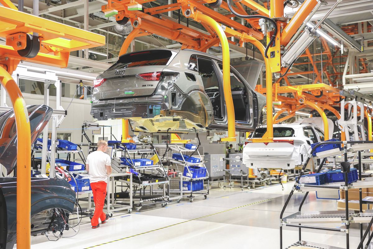 Ha ezt meglépik Magyarországon, el kell képzelni Győrt Audi, Kecskemétet Mercedes, Debrecent BMW nélkül – a legolvasottabb novemberi cikkek a magyar gazdaságról 