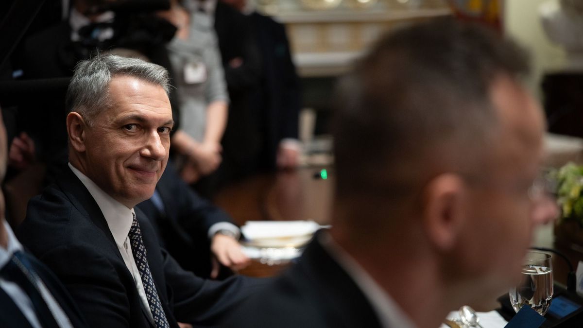 Itt a fordulat: kedden eldől a kettészakadt magyar autópálya sorsa, pattanásig feszült a helyzet a Strabagnál – Lázár Jánosék a legrosszabbra is készülnek 