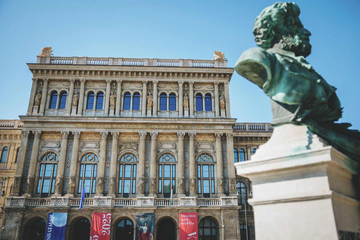 Nem marad magára a tudomány: jelentős támogatások erősítik az MTA-t és a kutatókat