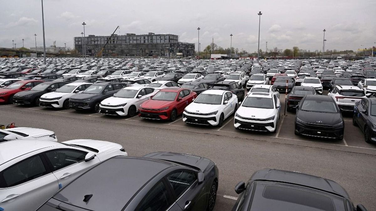 Berobbantják az oroszok az elfeledett autómárkát – azzal állnak össze, aki levette a négy karikát az Audiról, és kínaivá tette 