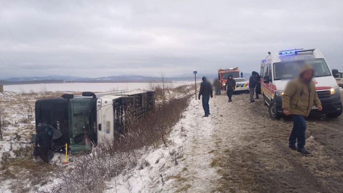  Súlyos buszbaleset történt Kárpátalján: egy halott és 13 sérült van 