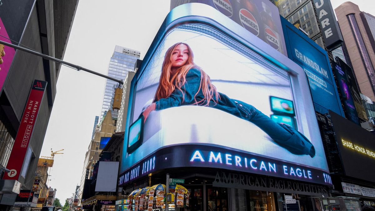 A jó gének a farmereladásokat is segítik – úgy viszik Sydney Sweeney jó farmerét, mint a cukrot 