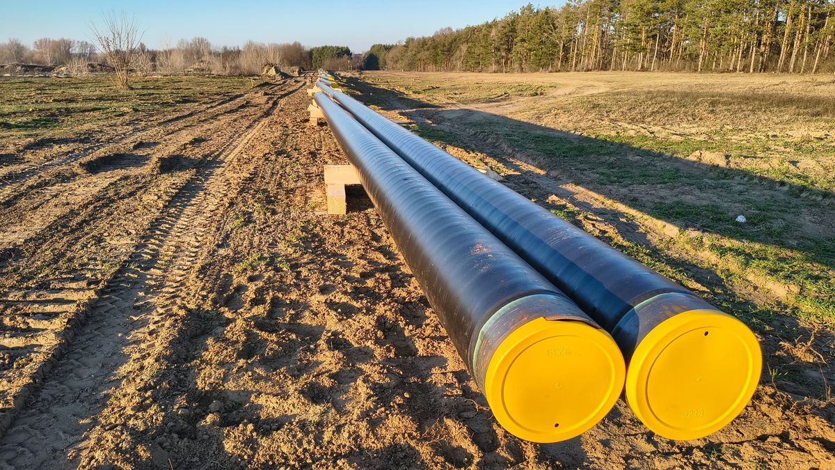 Új csővezeték épül: rengeteg üzemanyag és olaj érkezik majd Szlovákiából Magyarországra – elindult a Mol hatalmas beruházása